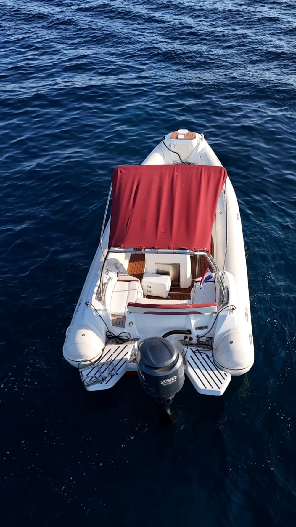 Passeio de lancha rápida ao pôr do sol em Hvar – apenas 4 pessoas (1,5h)