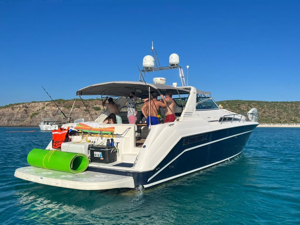 Votre journée à La Paz : louez un bateau à moteur pour 8 h 30 de découverte.