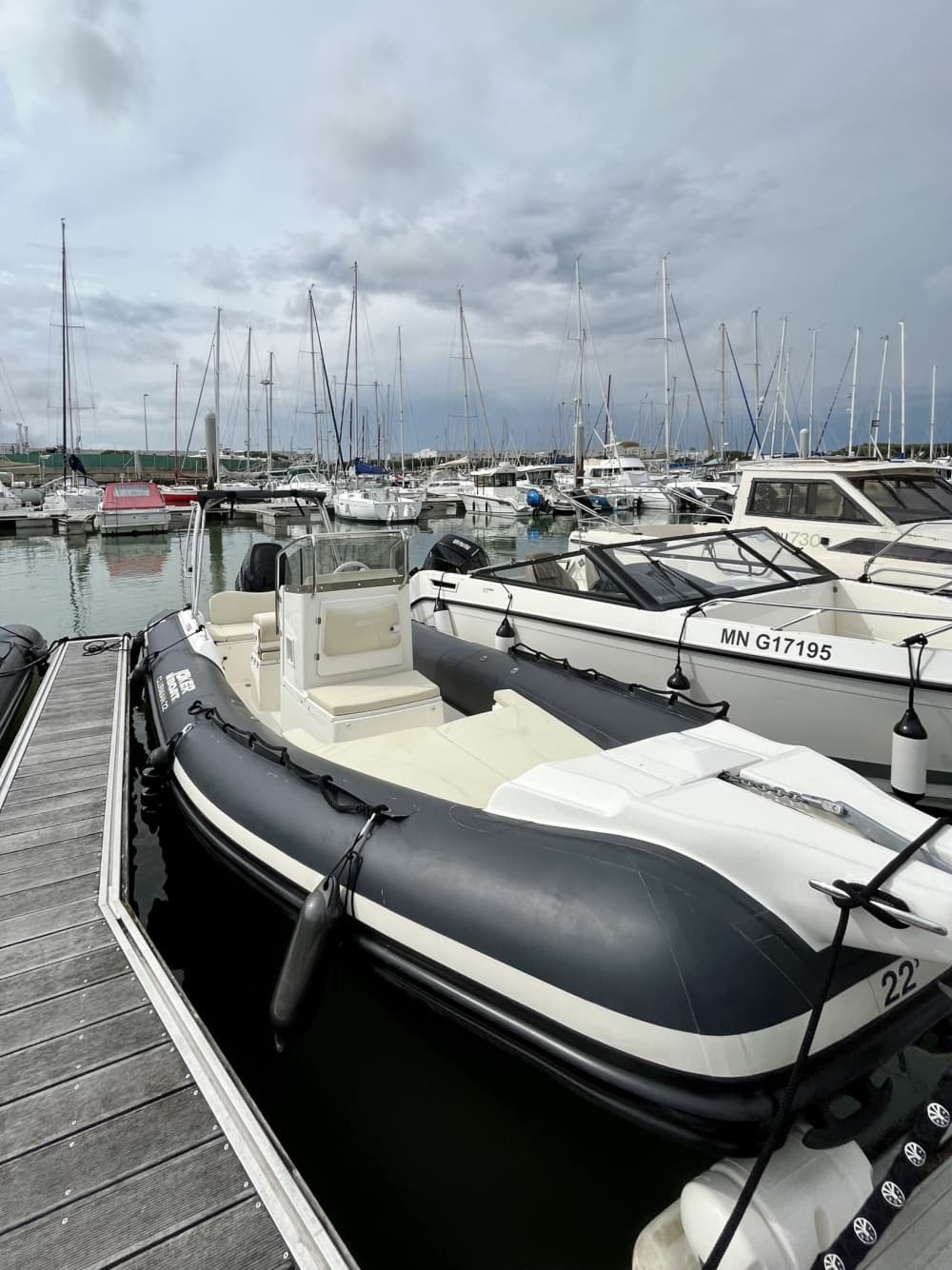 Évasion royale : 4 heures de détente en bateau à moteur