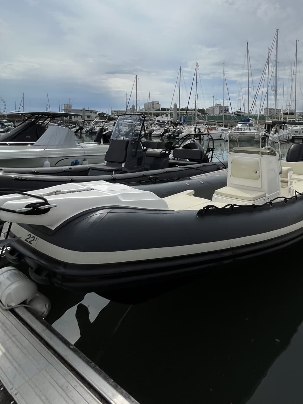 Évasion royale : 4 heures de détente en bateau à moteur