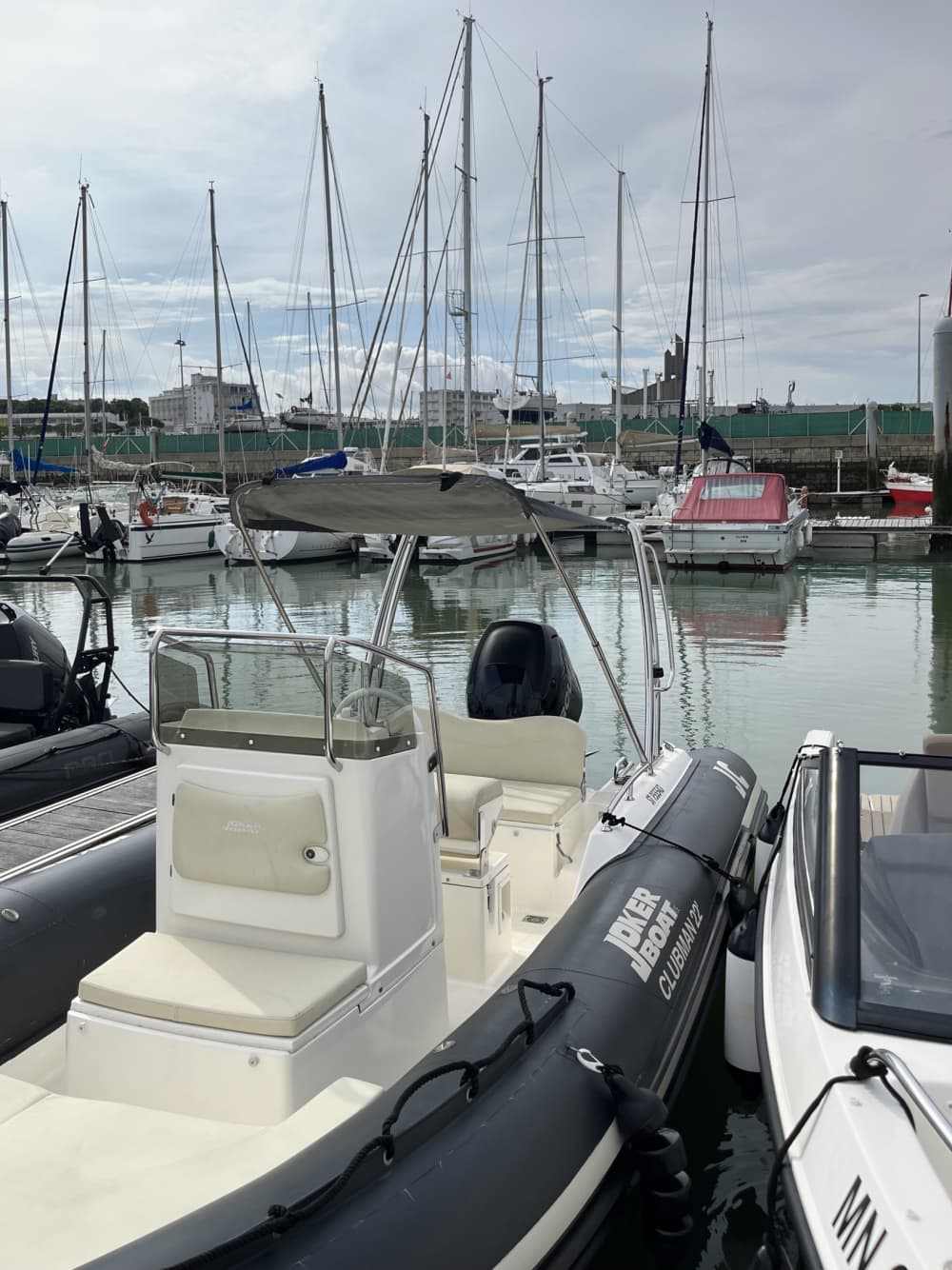 Évasion royale : 4 heures de détente en bateau à moteur