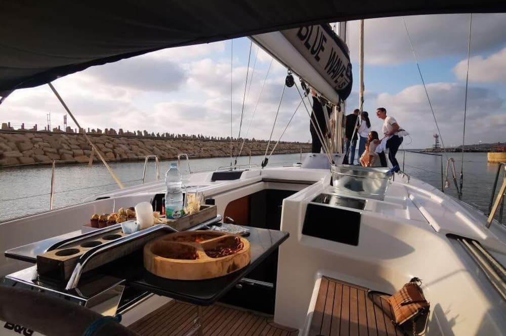 Relax in Herzliya: 12h of sun on a sailboat
