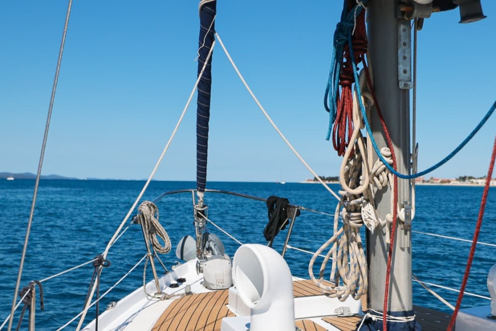 Journée complète de voile à bord d'un voilier à Zadar