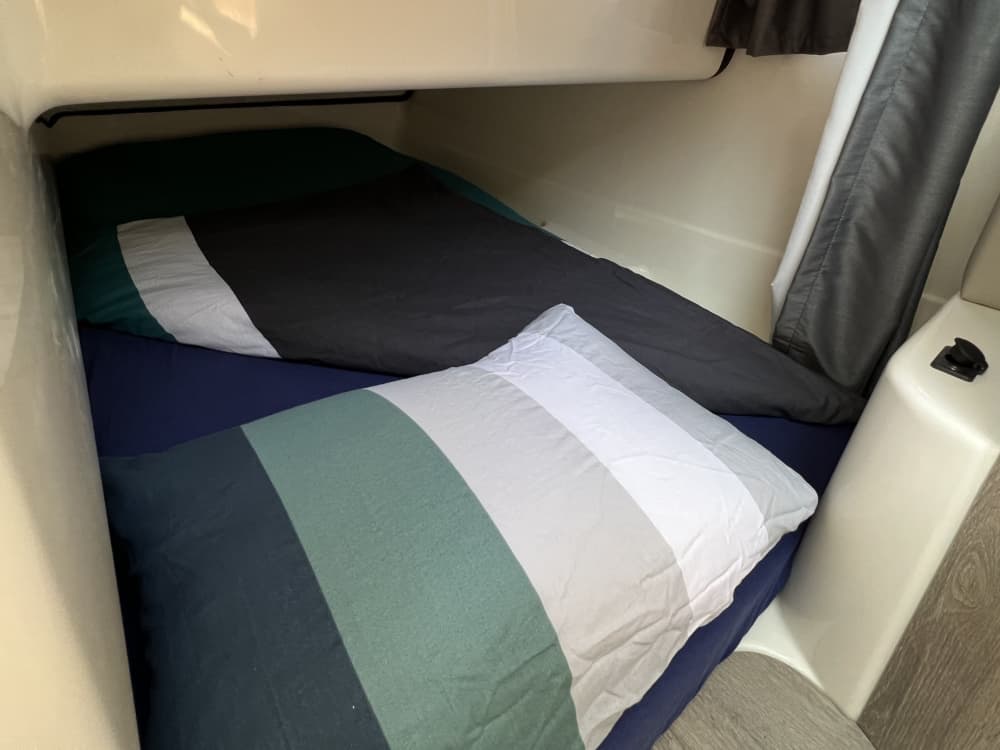 Goditi il sole con un'escursione in barca di 9 ore ad Arzon.