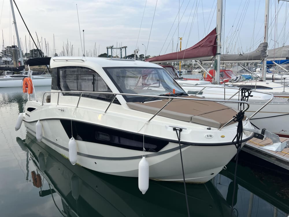 Goditi il sole con un'escursione in barca di 9 ore ad Arzon.