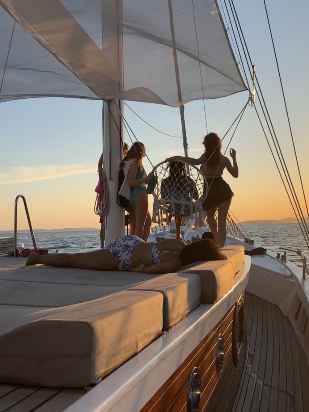 Découvrez des plages cachées lors d'une excursion en voilier de Split à l'île de Solta