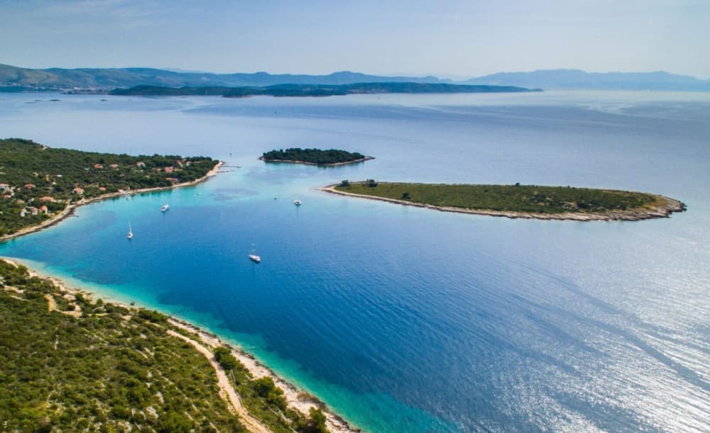 Ihr Tag in Trogir: Mieten Sie ein Motorboot für 9 Stunden Entdeckungstour