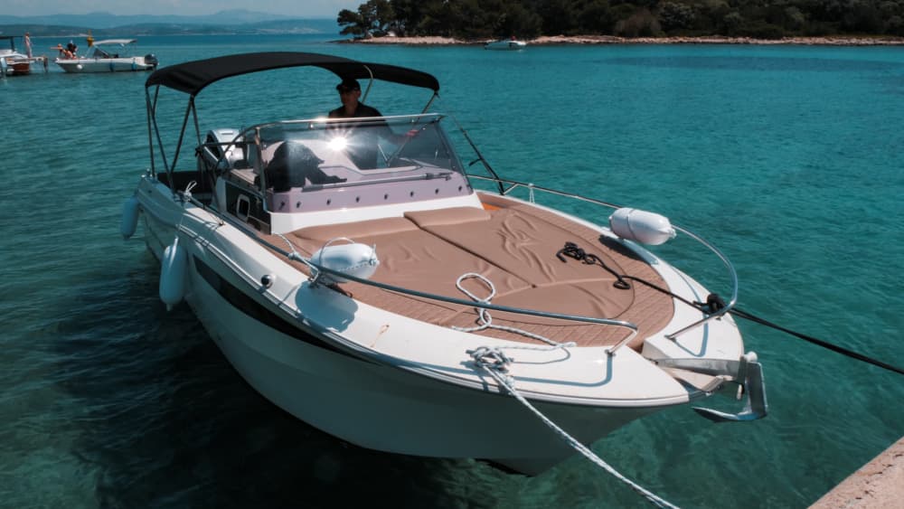 Ihr Tag in Trogir: Mieten Sie ein Motorboot für 9 Stunden Entdeckungstour