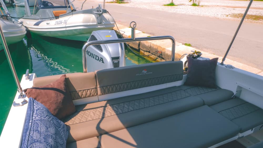 Ihr Tag in Trogir: Mieten Sie ein Motorboot für 9 Stunden Entdeckungstour