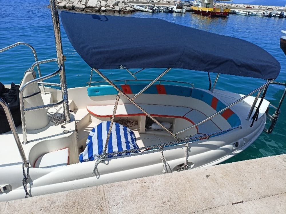 Private boat trip around Tučepi on a motorboat