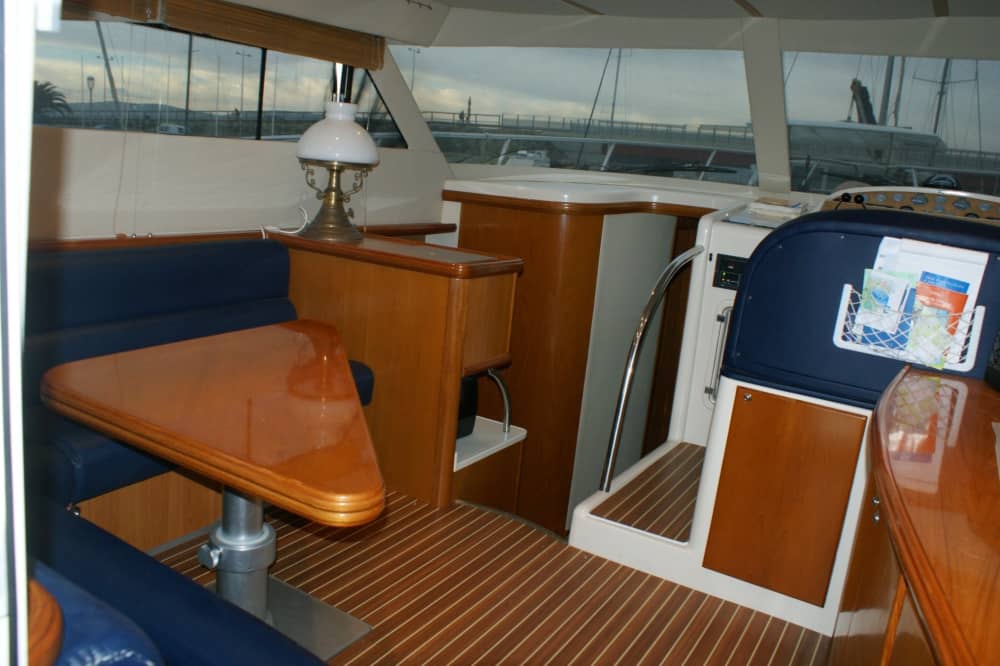 Entdecken Sie Frontignan: Ein sonniger Tag auf einem Motorboot