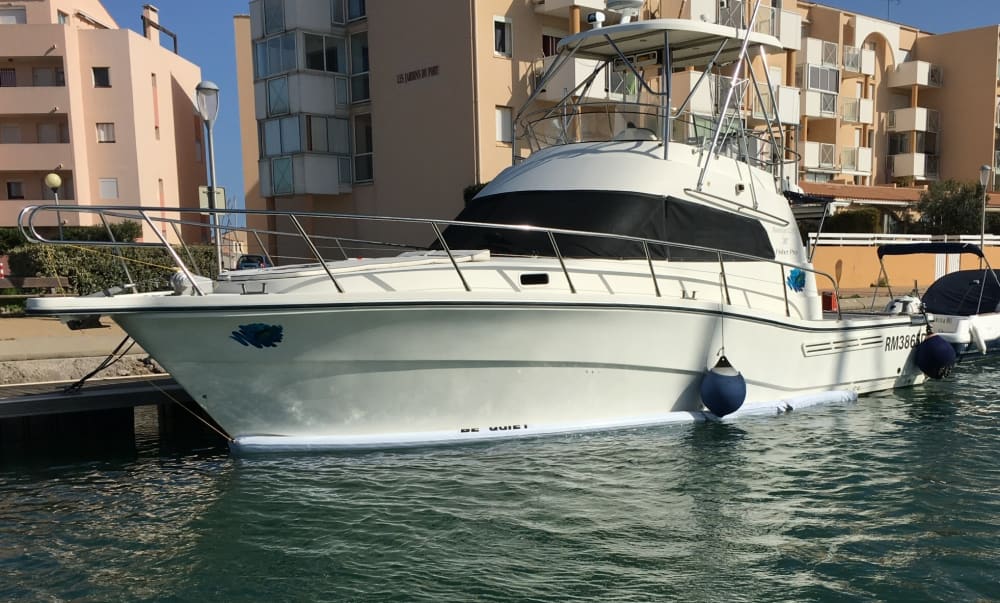 Entdecken Sie Frontignan: Ein sonniger Tag auf einem Motorboot