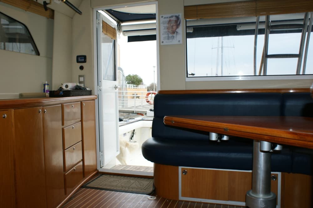 Entdecken Sie Frontignan: Ein sonniger Tag auf einem Motorboot