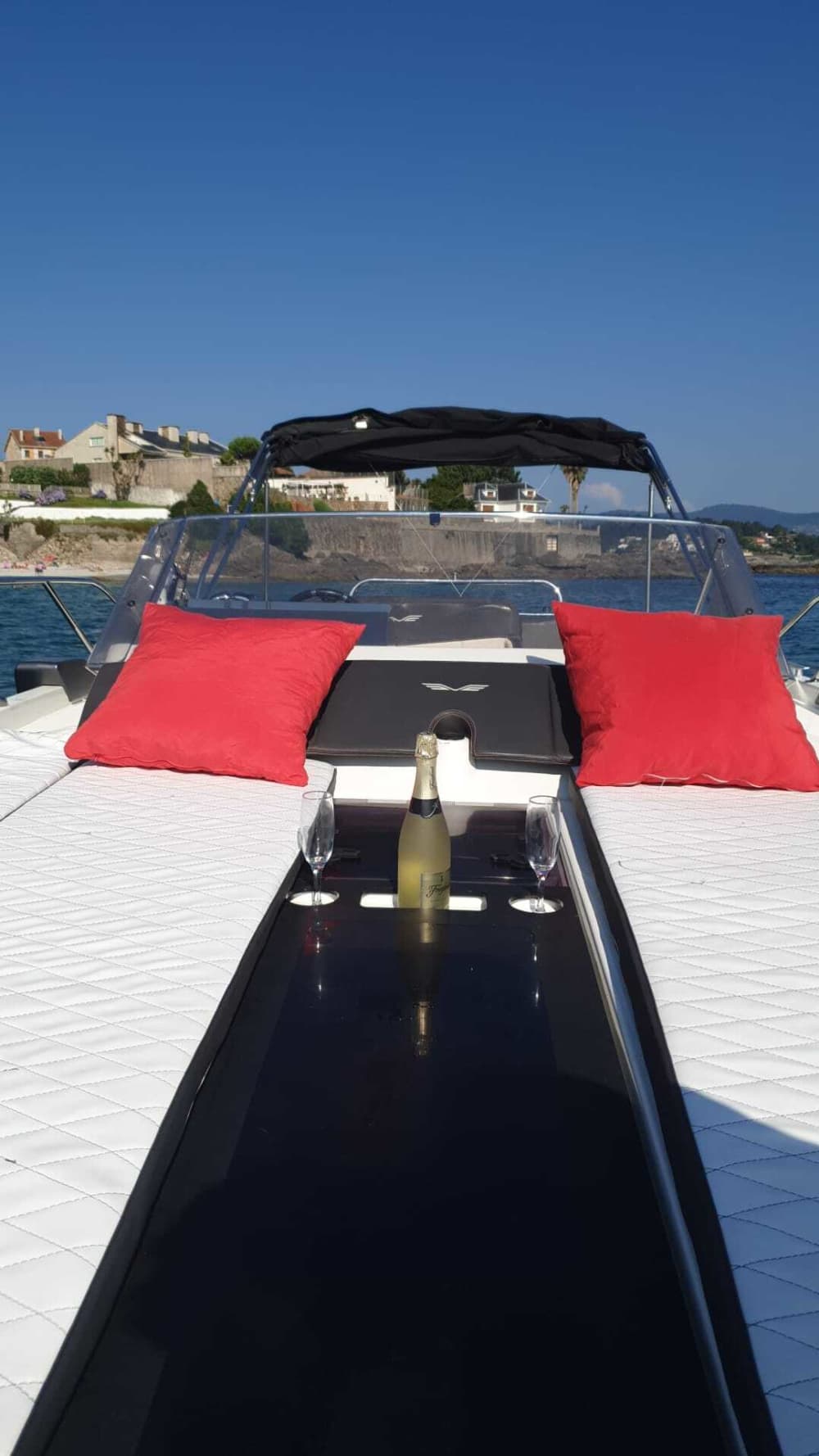Disfruta del sol en una excursión en barco de 9 horas en Pontevedra.