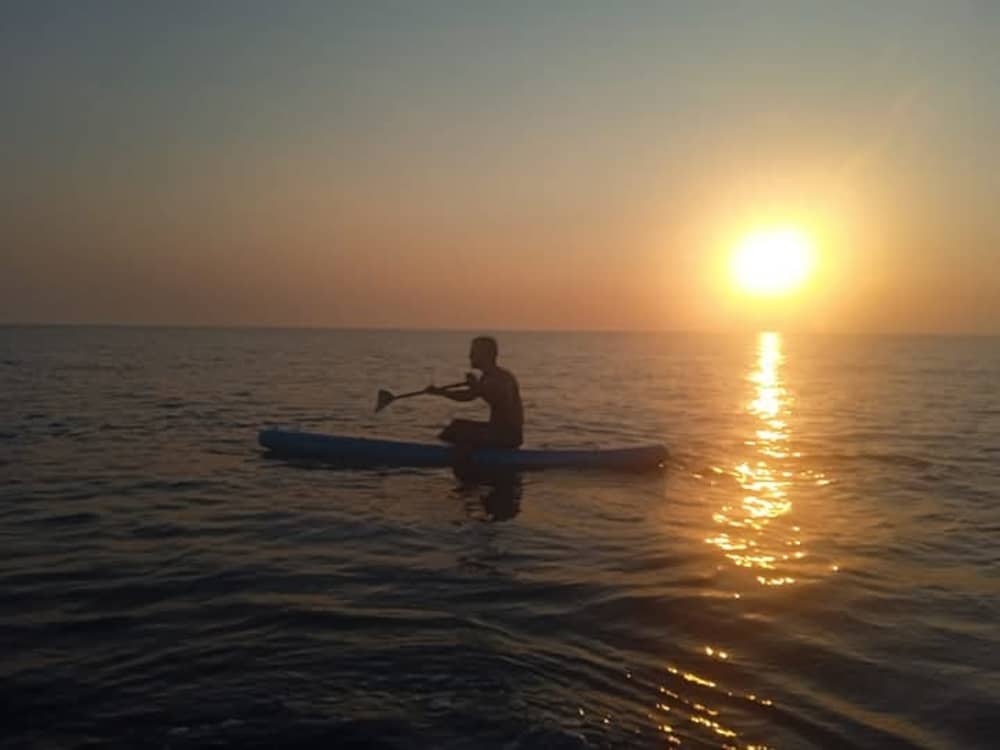 Genießen Sie einen Tag auf See in Montenero di Bisaccia auf einem Segelboot