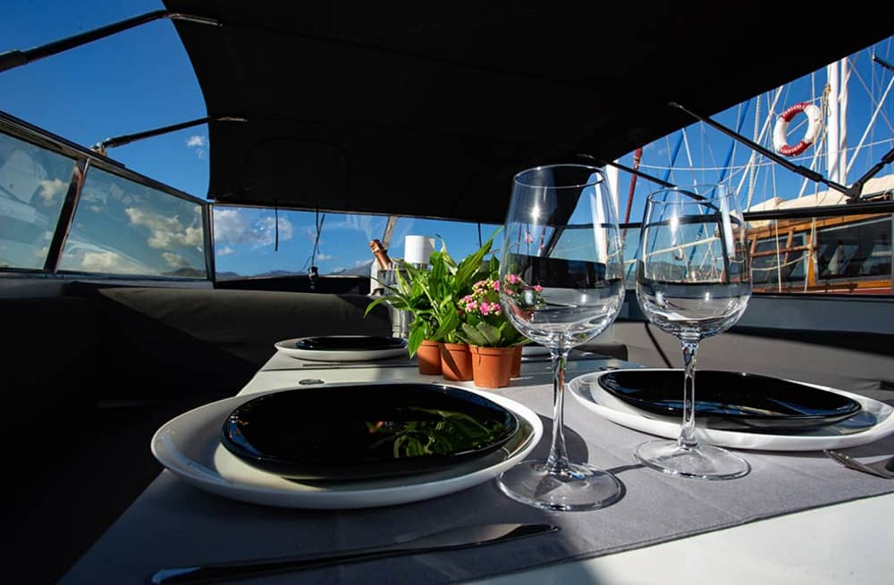 Побережье Палермо: круиз на целый день с закусками, солнцем и живописными остановками