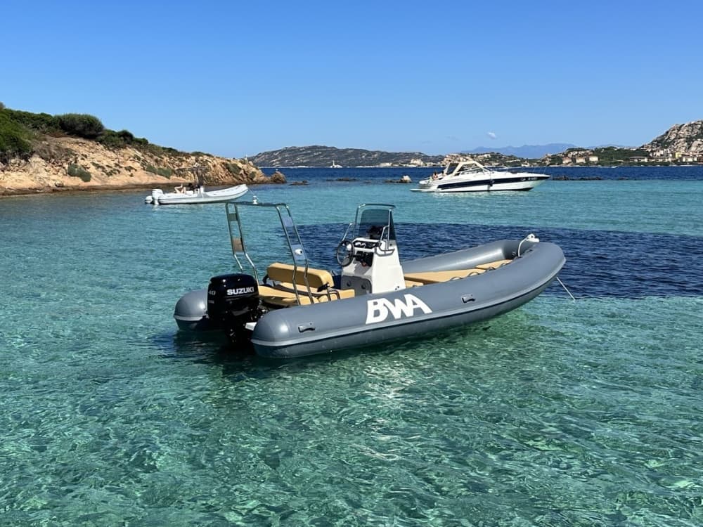 Discover the Maddalena Archipelago: rent a dinghy with a skipper for a full day exploring the magical coves of northeastern Sardinia.