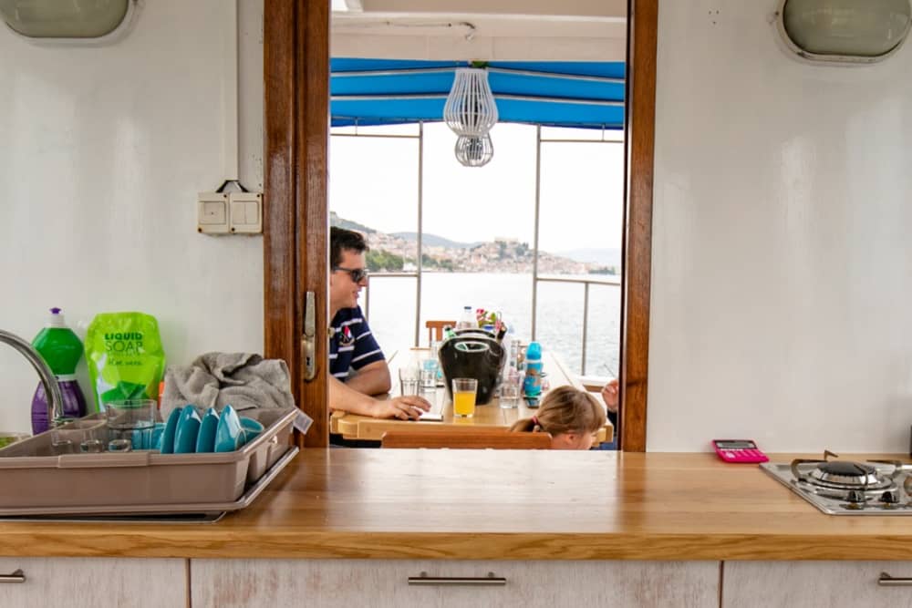 Explore the hidden bays of Zadar on a motorboat