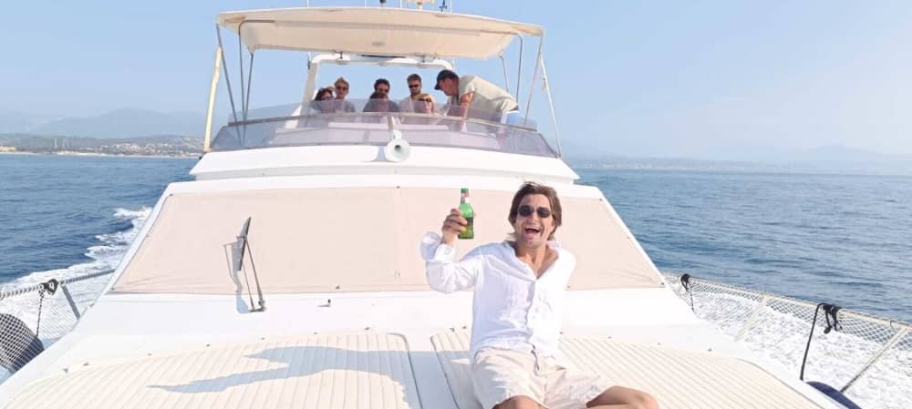Discover the Lérins Islands, swimming, snorkeling, paddleboarding, exploring the coast between Antibes and the islands...