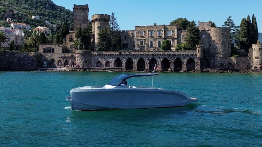 Sea, Love & Sun: A full day of emotions on a motorboat