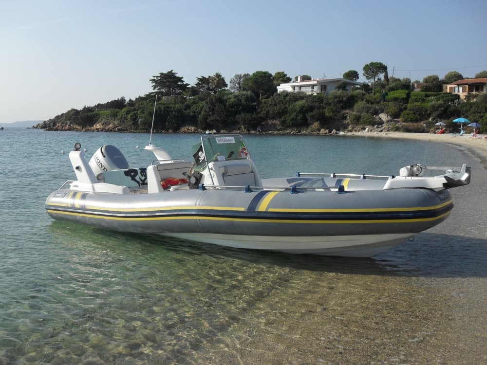Ontdek Golfo Aranci tijdens een dagtocht op een motorboot.