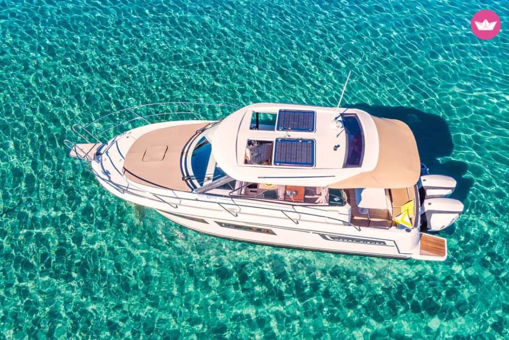 North/East Brac Relaxing Tour: Scenic Bays & Cliff Jumping Adventure (9 hrs)