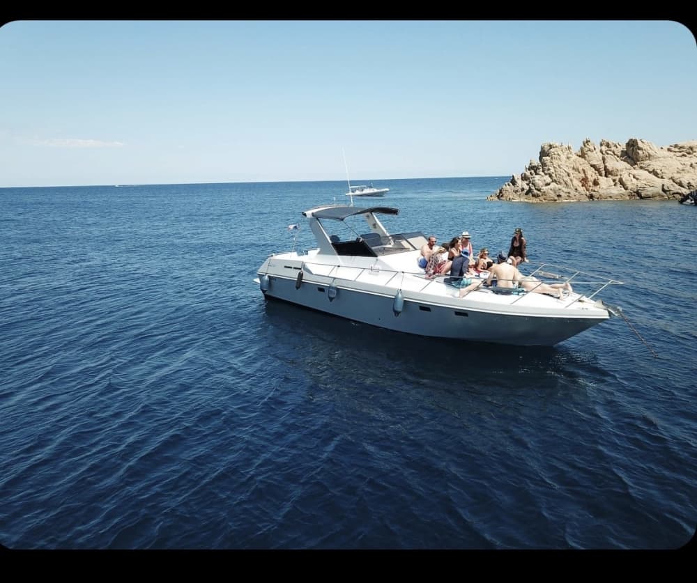 Descoberta de meio dia em Fréjus: Sua escapada rápida em uma lancha.