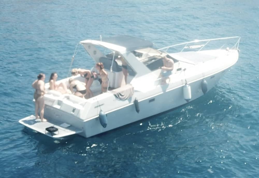 Descoberta de meio dia em Fréjus: Sua escapada rápida em uma lancha.