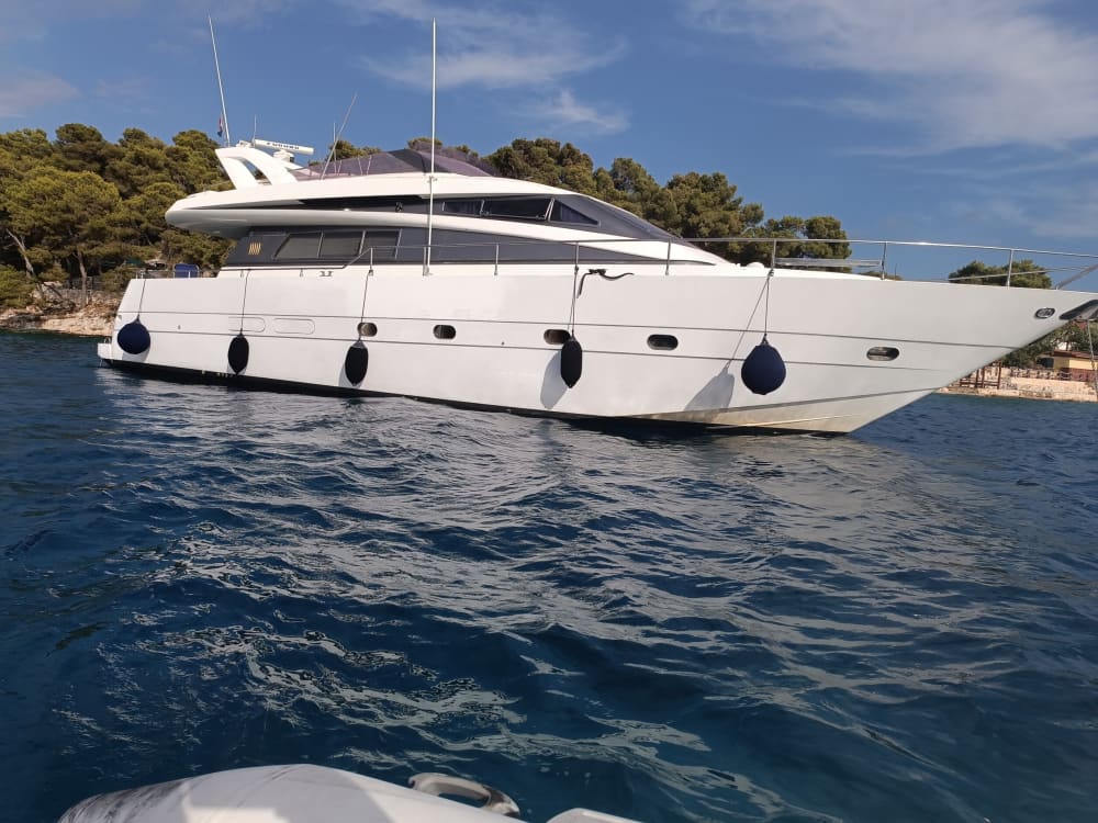 Enjoy some Hvar luxury with a full day on a motor yacht