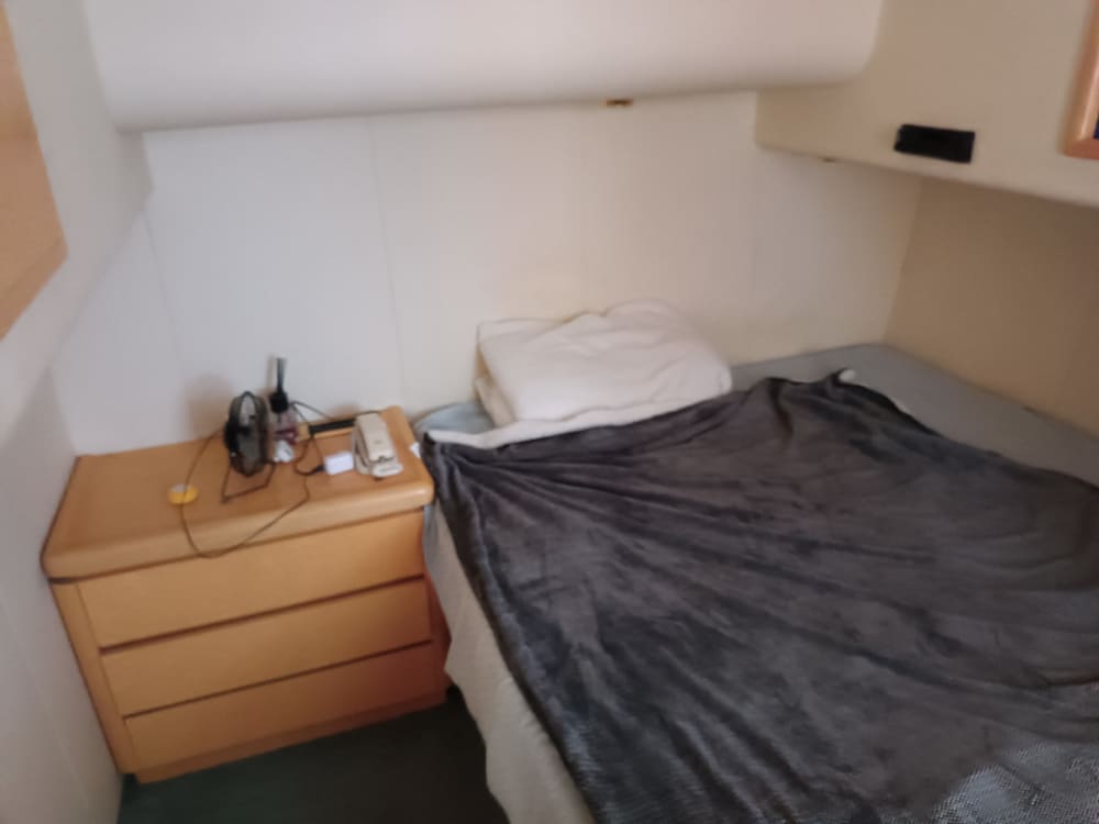 Godetevi un'esperienza di lusso a Hvar trascorrendo un'intera giornata su uno yacht a motore.