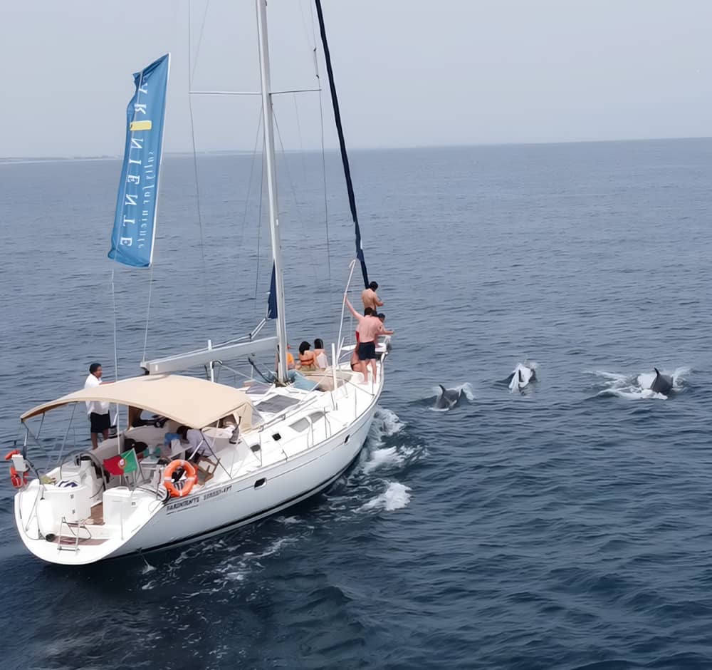 Experiencia de navegación de día completo en velero en Tavira.