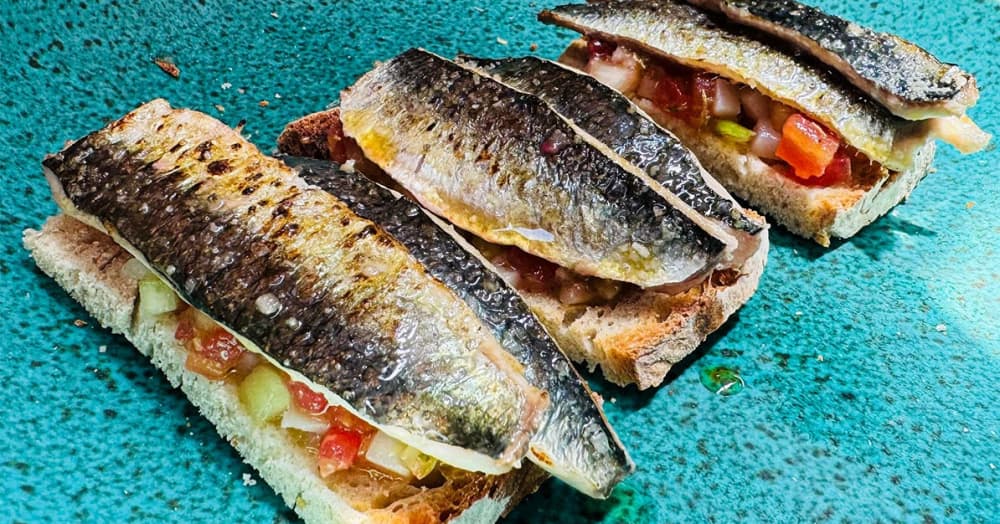 Experiencia de navegación de día completo en velero en Tavira.