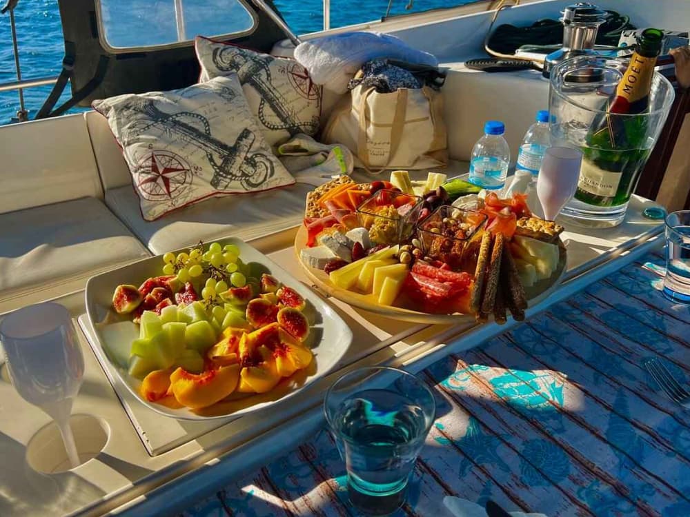 Riwiera Ateńska – Prywatny rejs o zachodzie słońca z szampanem i wykwintnymi przekąskami