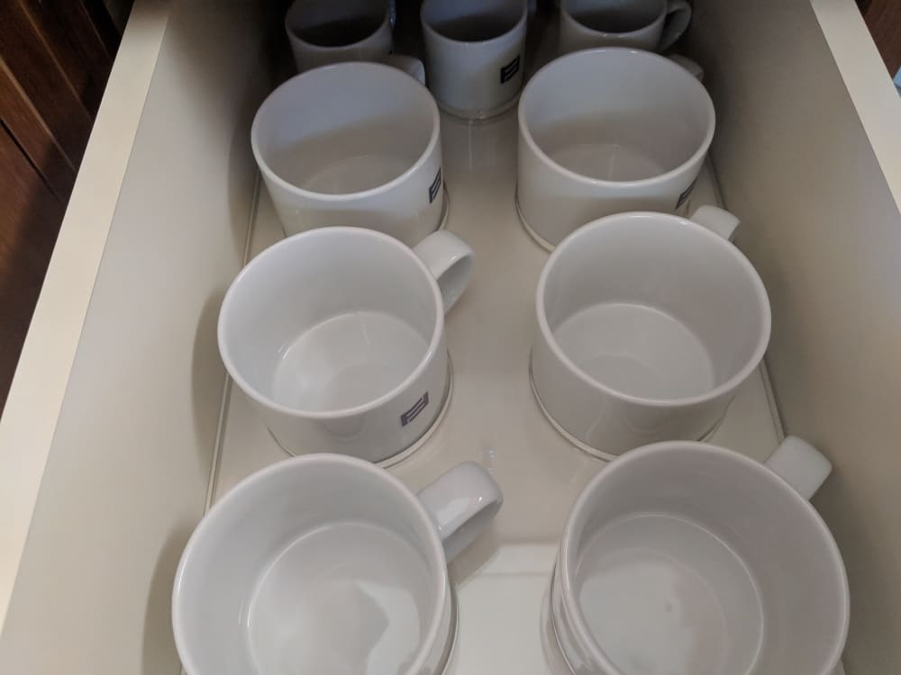 Esplora le baie nascoste di Murter a bordo di uno yacht a motore.