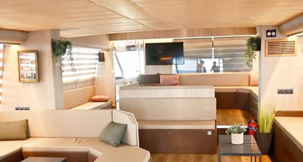 Aegean Morning Opulence: 4-godzinny prywatny luksusowy rejs