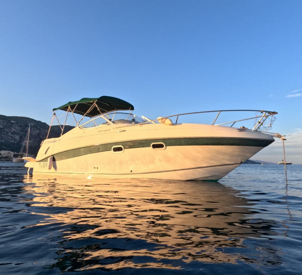 Your private motorboat for a day around Nice