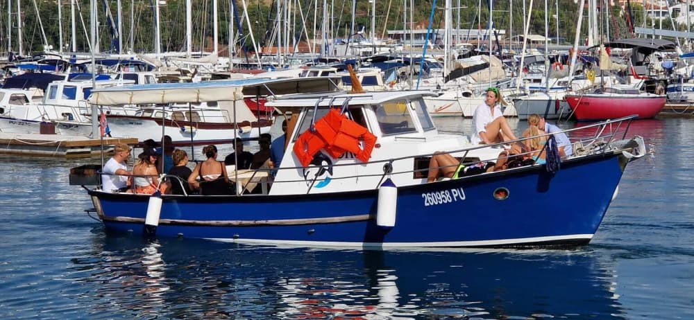 Privater Ausflug mit einem Motorboot