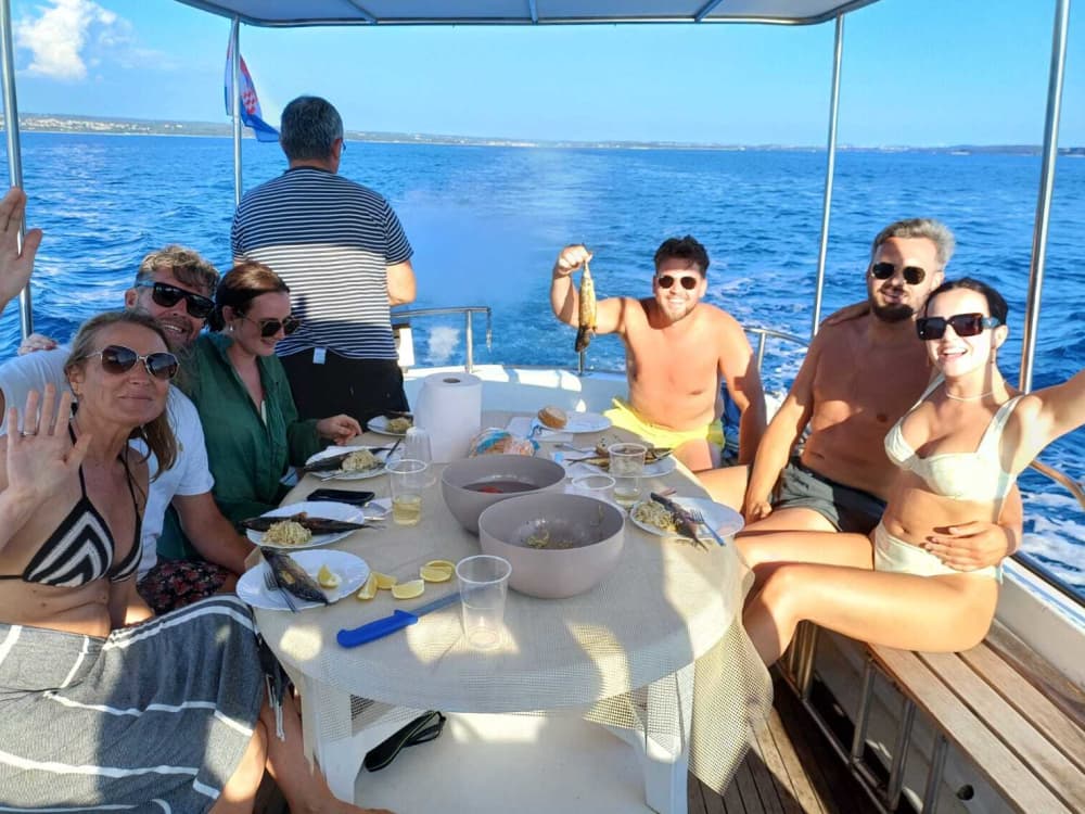 Privater Ausflug mit einem Motorboot