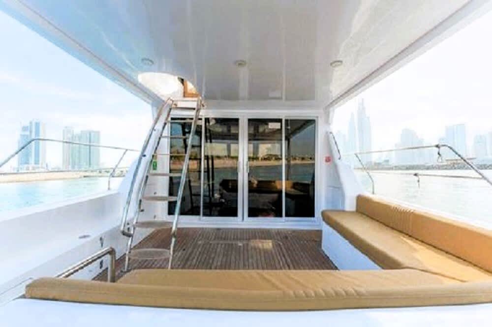 2-Hour Luxury Yacht Excursion in Dubaï