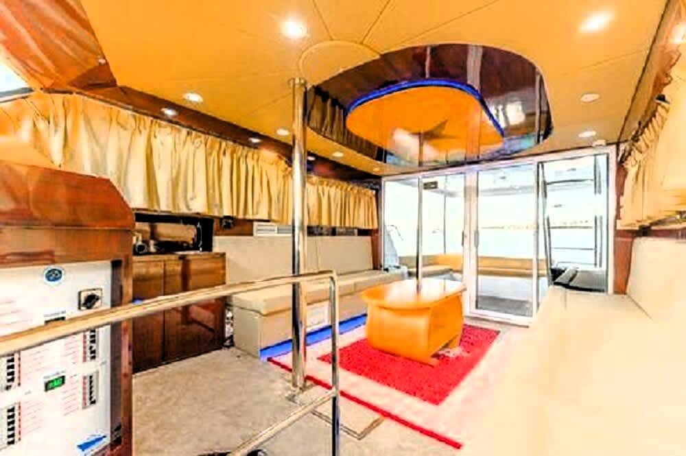 2-Hour Luxury Yacht Excursion in Dubaï