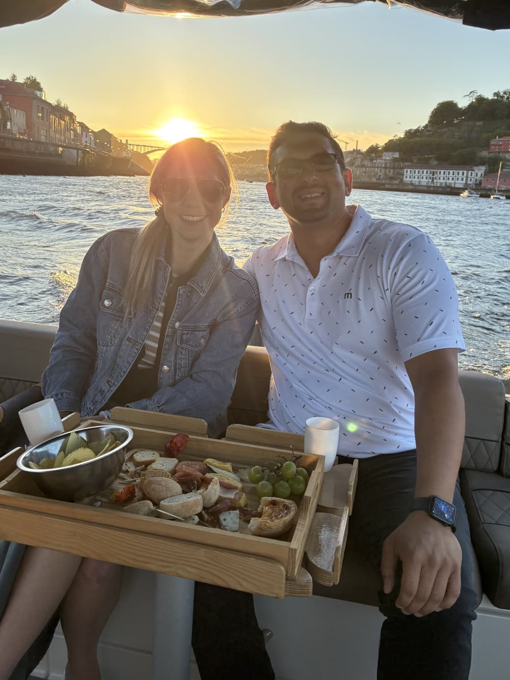 Recorrido al atardecer por el Duero: Romance y vistas doradas