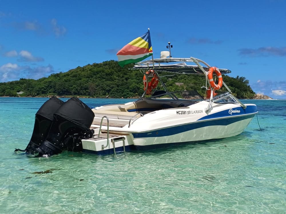 Rilassatevi alle Seychelles: 7 ore di sole su una barca a motore.