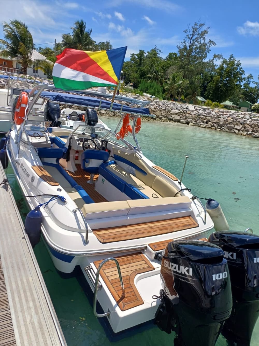 Détente aux Seychelles : 7 heures de soleil sur un bateau à moteur
