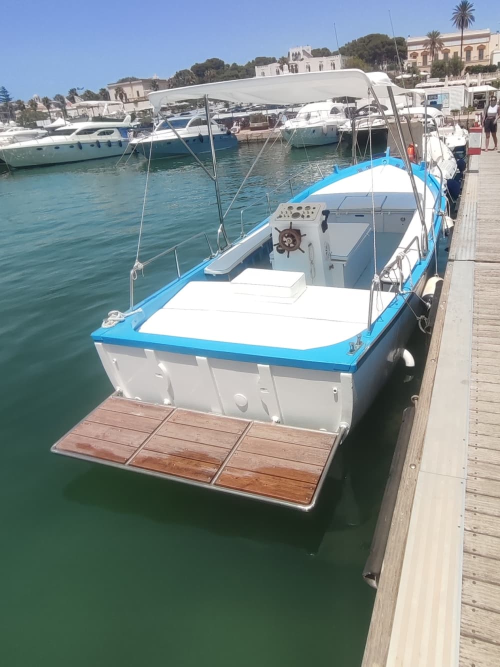 4h45 em Santa Maria di Leuca: Alugue uma lancha e aproveite
