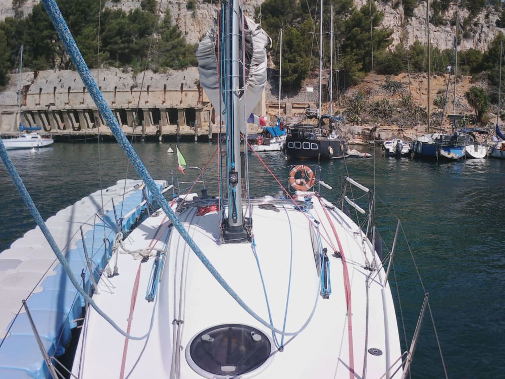 Das Beste von Cassis findet man auf dem Wasser: Ihr privater Ganztagesausflug mit einem Segelboot