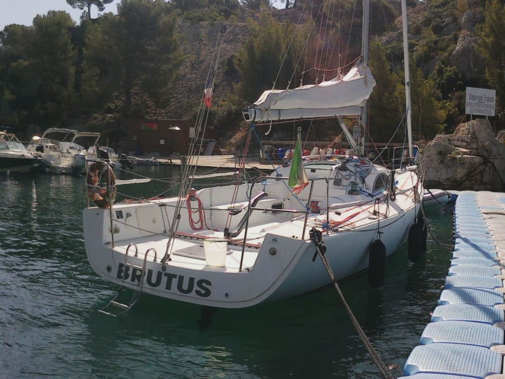 Das Beste von Cassis findet man auf dem Wasser: Ihr privater Ganztagesausflug mit einem Segelboot