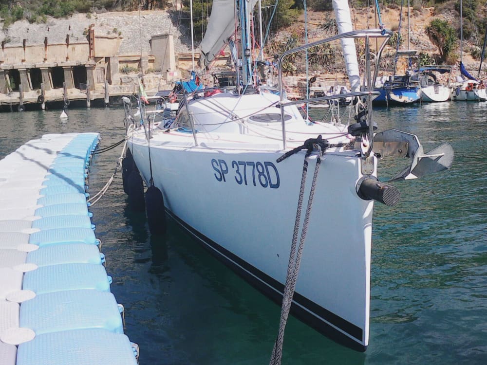 Das Beste von Cassis findet man auf dem Wasser: Ihr privater Ganztagesausflug mit einem Segelboot