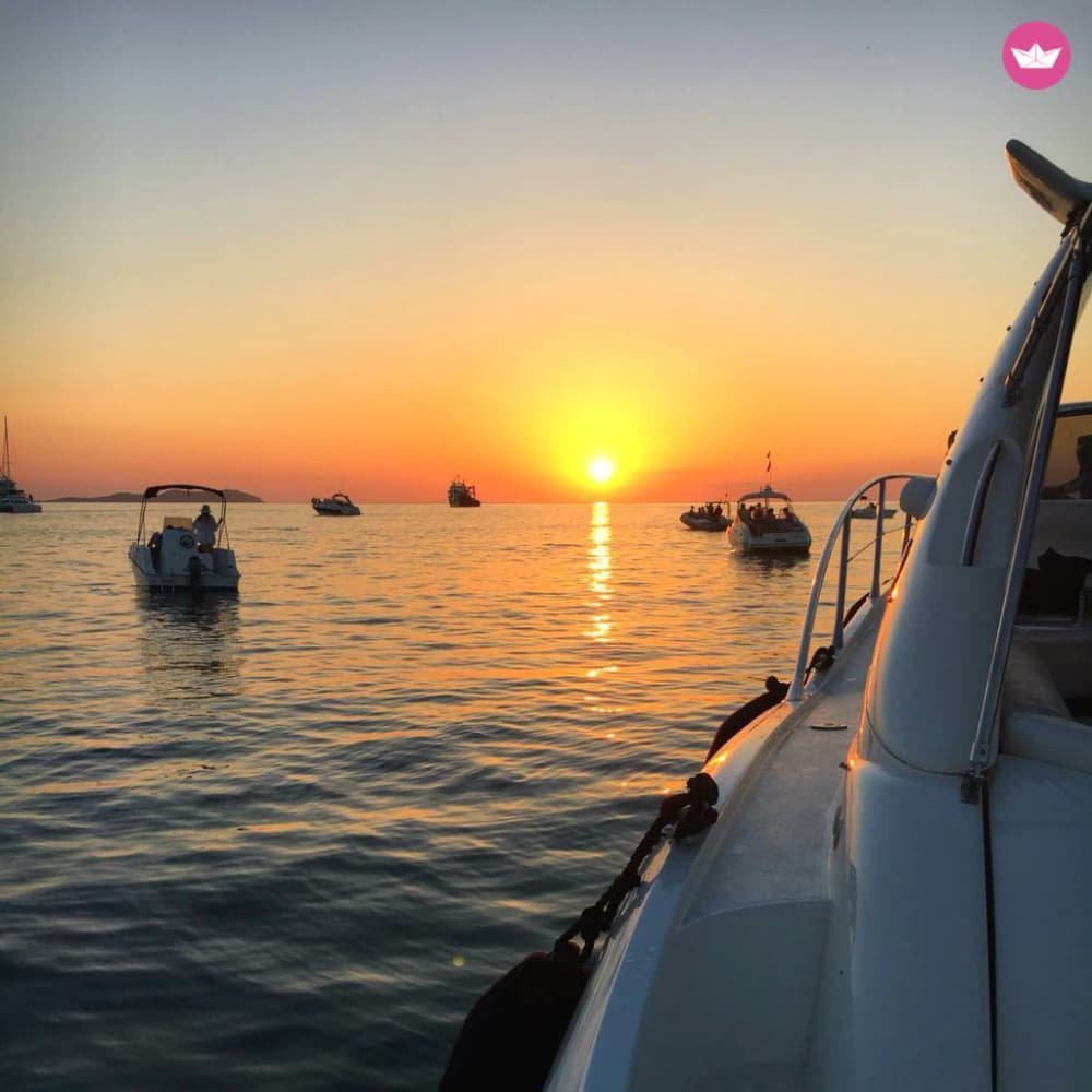 Capri Sunset Cruise: en 3-timmars upplevelse av ljus, hav och avkoppling