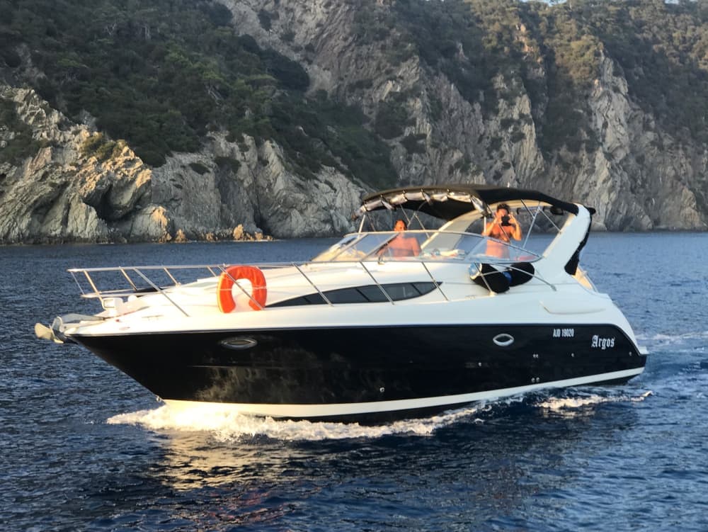 Profitez de 9 heures de navigation à moteur à Bormes-les-Mimosas