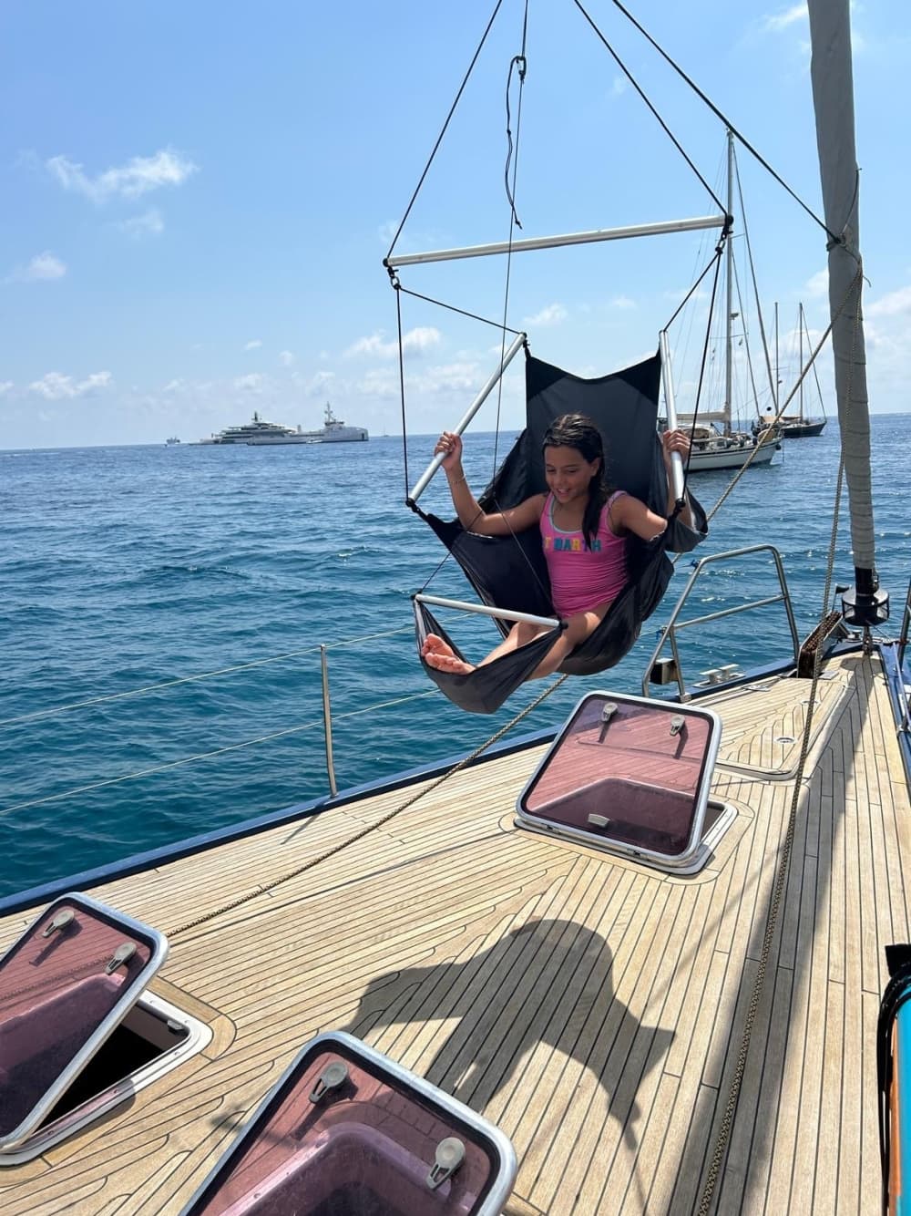 Explora Ostia y disfruta de un día completo de navegación a vela.